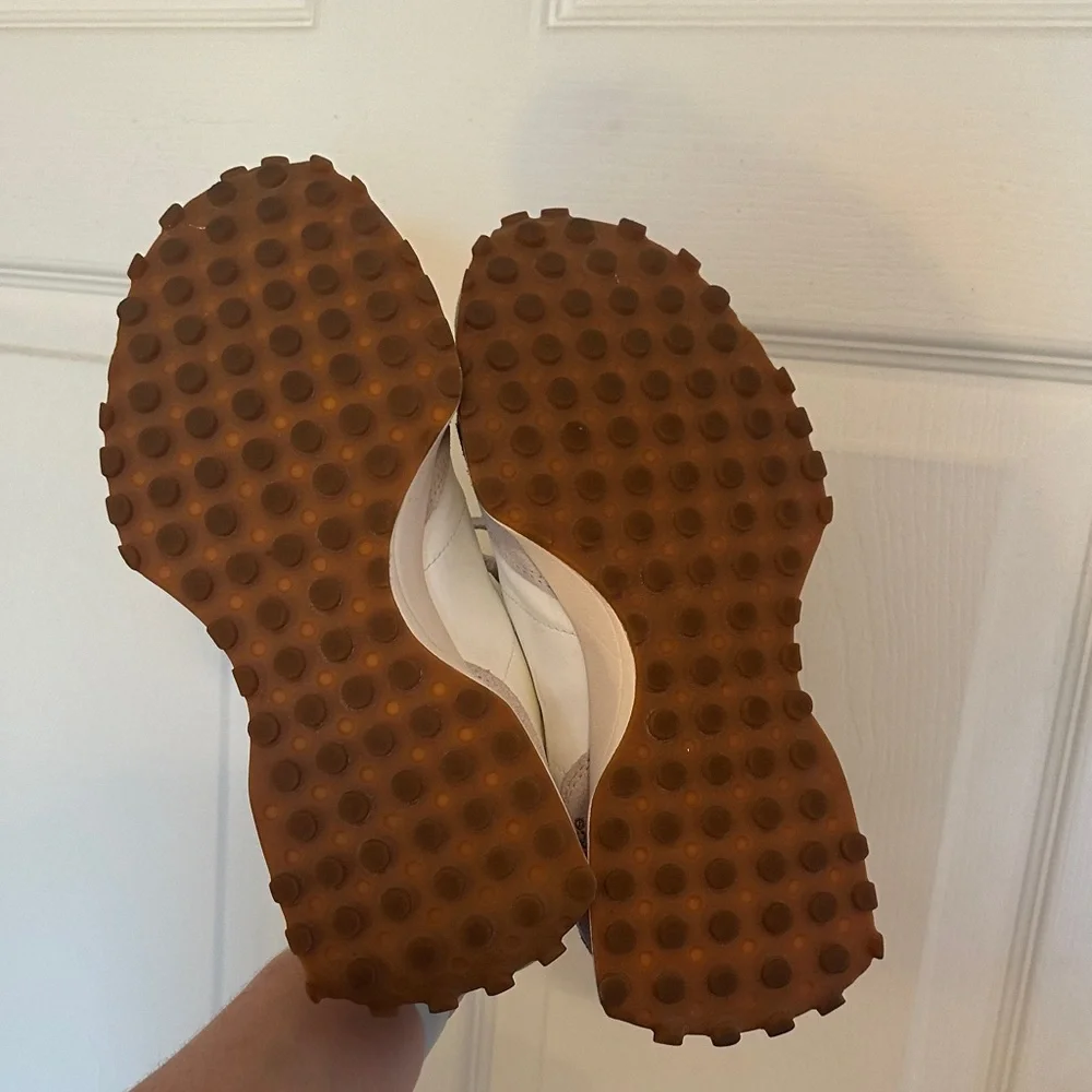 New Balance Beige and White Women's Sneakers - Picture 3 of 5